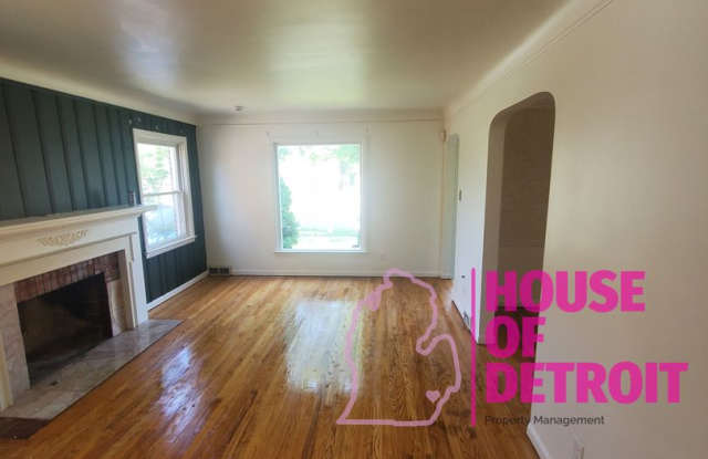 Summer Special~ 3 BEDROOM 1 BATH BUNGALOW FREE PRE-SCREEN photos photos