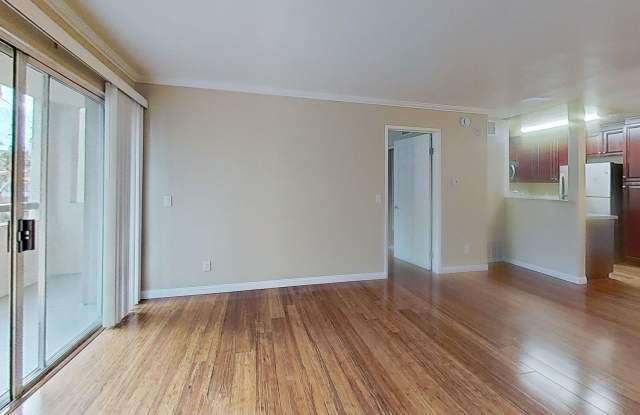 1/Bed. Condo in Woodland Hills, Warner Center !! Gallery 4