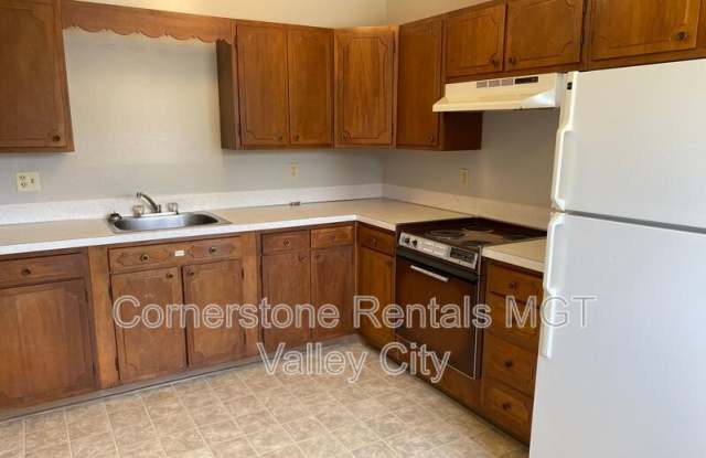 826 4th St SW - 826 4th Street Southwest, Valley City, ND 58072