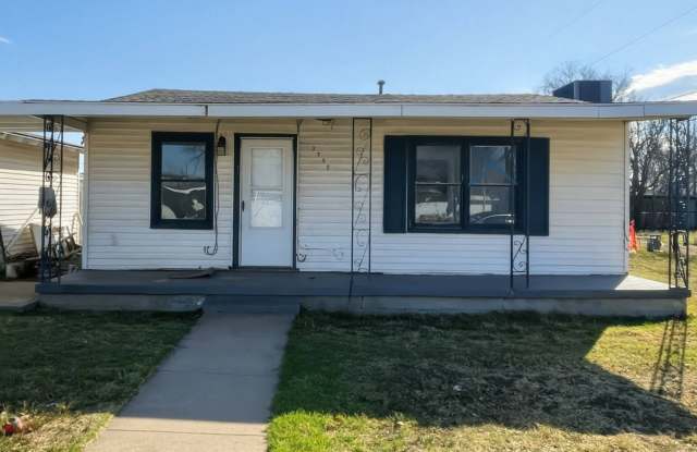 Cozy Modern Living – Bright 2‑Bedroom Home Near Snyder High photos photos