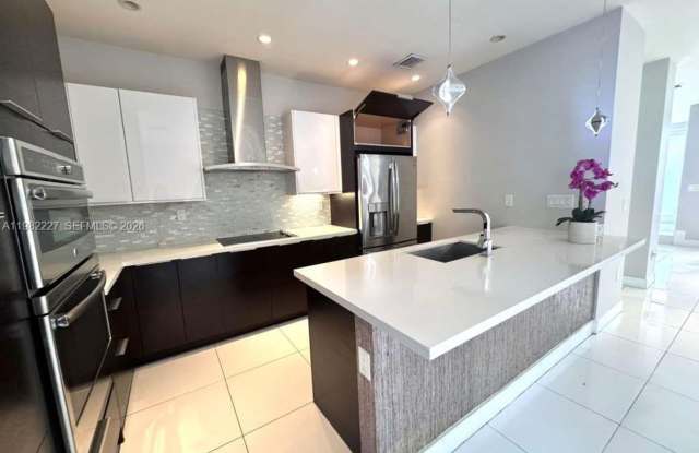6458 NW 103rd Passage, Doral, FL 33178 Gallery 3