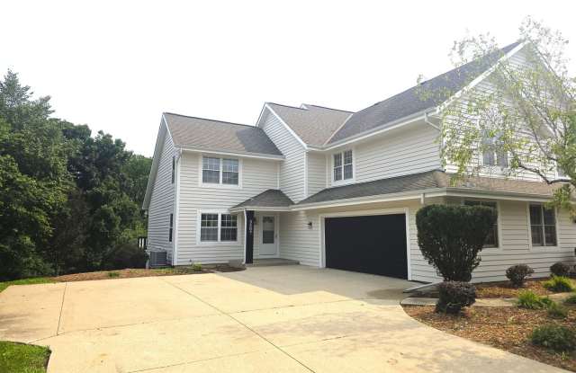 Updated 4 bedroom New Berlin townhome photos photos