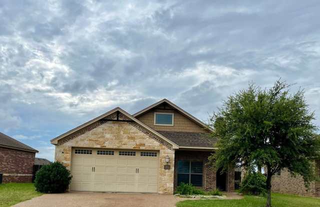4 Bedroom Single Family Home: Available Now! photos photos