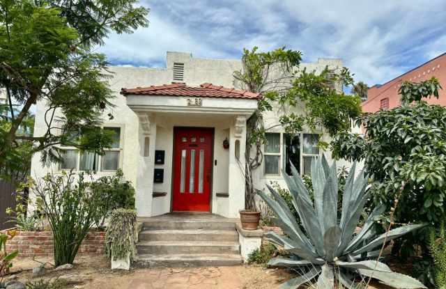 Beautiful 2 bed 1 bath home in University Heights Gallery 1
