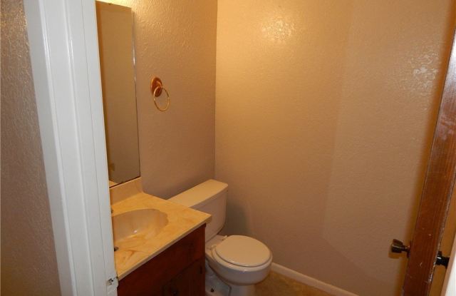 11617 Agua Dulce #B Gallery 3
