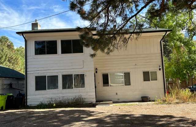 Charming 4-Bedroom Creekside Retreat in the Heart of Manitou Springs - 332 Manitou Avenue, Manitou Springs, CO 80829