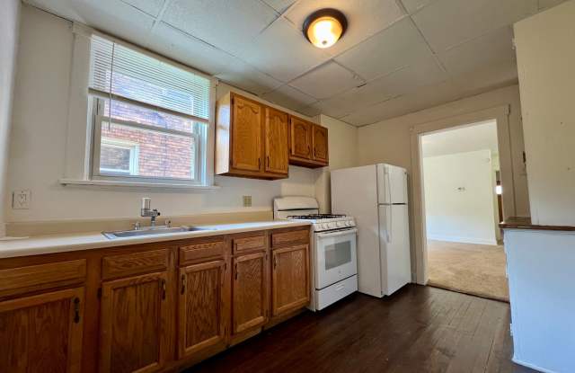 Incredible Two Bedroom Townhouse in Oakland! Close to Pitt  CMU! Call Today! photos photos