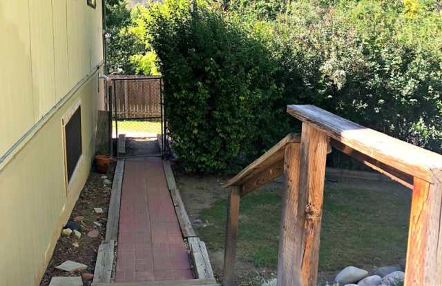 1BD/1BA APARTMENT WITH PRIVATE BACK YARD!! photos photos