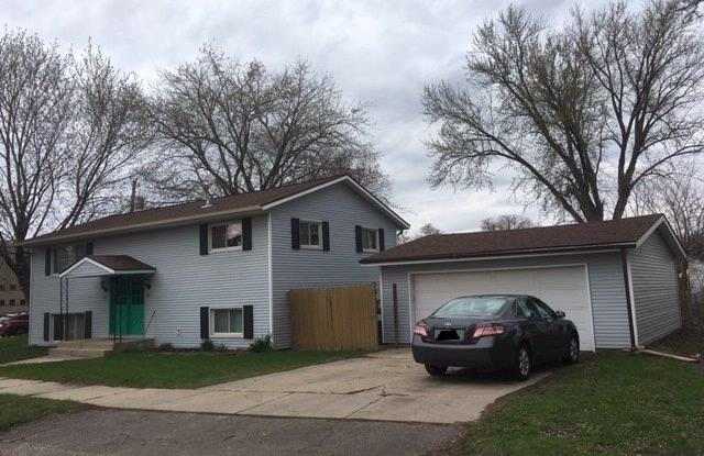 403 8 1/2 Ave Nw photos photos