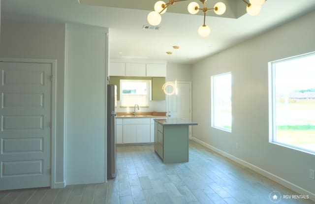 1004 Sugar Garden Dr. - 1 Gallery 4