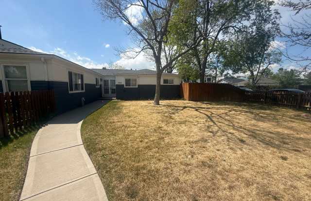 $0 DEPOSIT OPTION. CLASSIC CHARACTER MEETS COMFORT: 2-BED, 1-BATH IN AN INVITING TRIPLEX photos photos