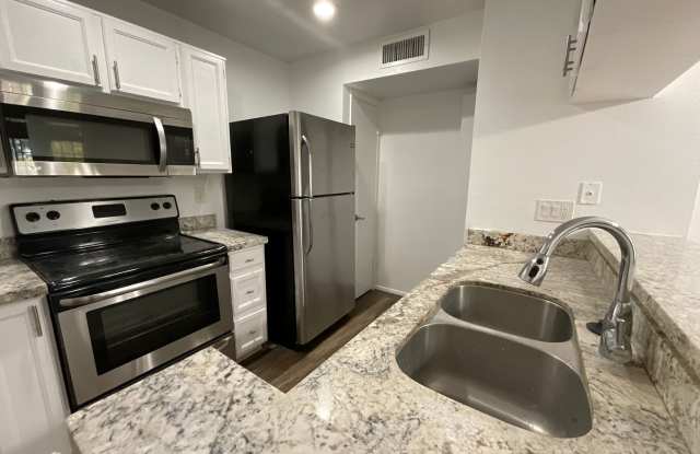 $0 First Month! Remodeled 2BR/2BA Townhome in Central Mesa | Garage, Pool & Vaulted Ceilings Gallery 3