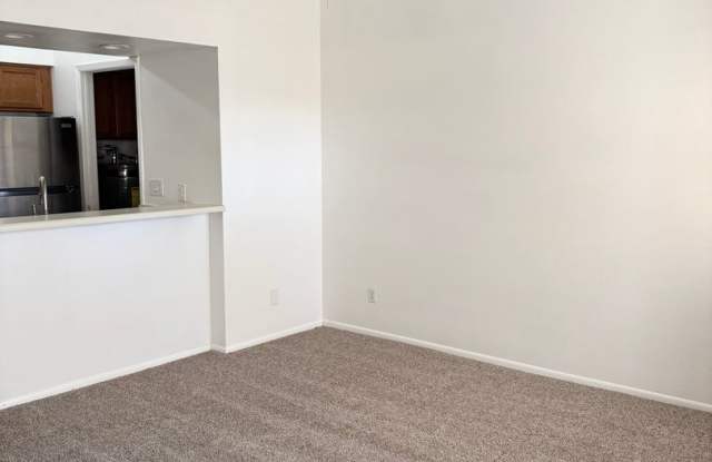 **NICE 2br/1ba CONDO - (ALMA SCHOOL & SOUTHERN) Gallery 3