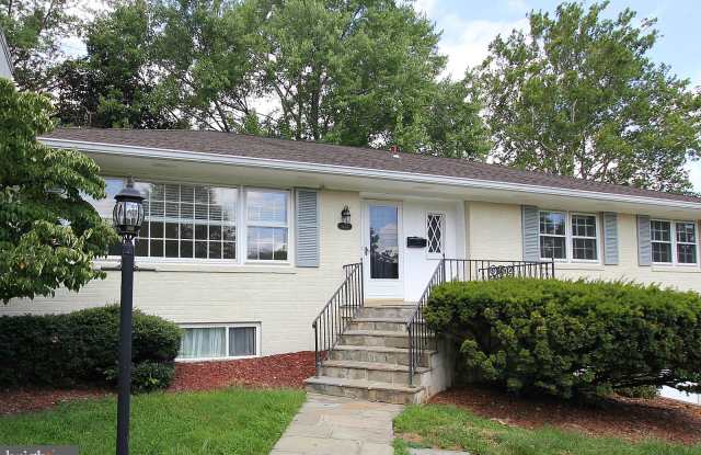 1442 COLLEEN LANE Gallery 2