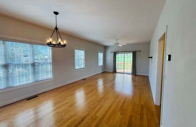 Quartz Counters!  3 Bedroom, 2.5 Bath House Gallery 4
