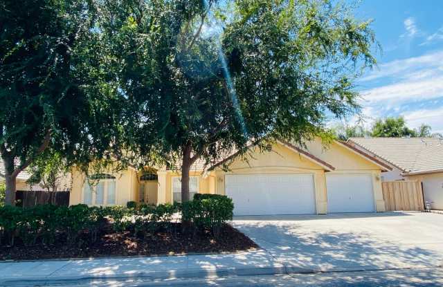 $2,690 Peach  Alluvial, Pool + Clovis Trail Access | W. Fallbrook Ave, Clovis photos photos