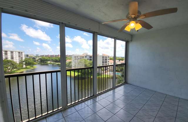 2232 N CYPRESS BEND Drive Gallery 3