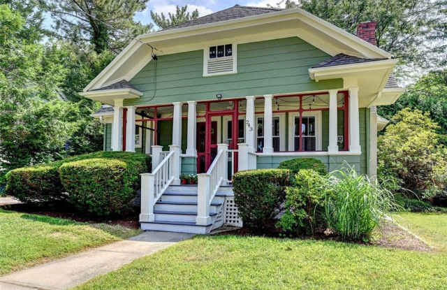 ****Pawtucket/Oakhill - Three Bed Single Family - $3,800**** photos photos