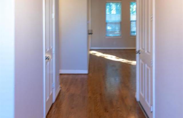 1507 Shady Villa Manner Gallery 3