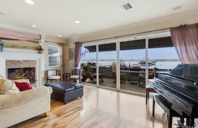 902 S Bay Front Gallery 4