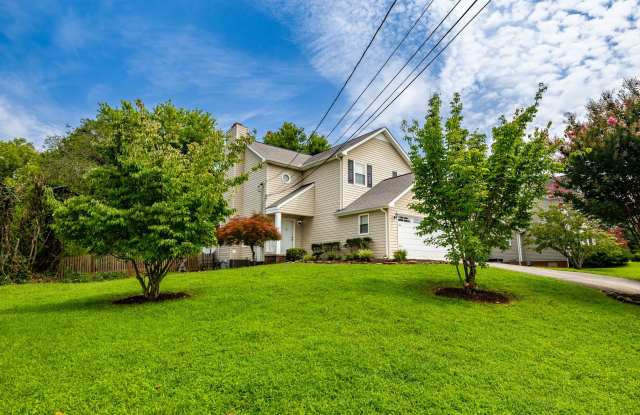 West Knoxville 37922 - Freshly painted and move-in ready, 3-bedroom, 2.5-bath home - Contact Matthew Thomas (865) 924-4869 photos photos