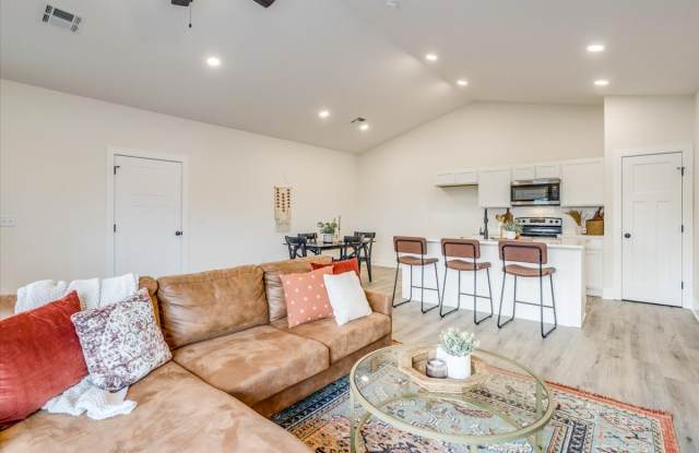 521 Briarbrook Ln Gallery 3