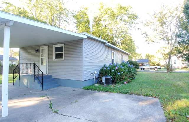 3 Bedroom 1 Bath Home with Storage Shed and Large yard Gallery 3