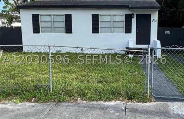 1084 NW 74th St photos photos