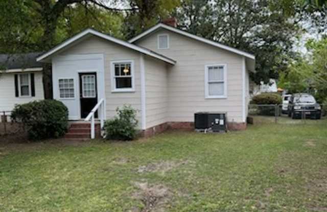 Cozy Two Bedroom Home In Park Circle Gallery 4