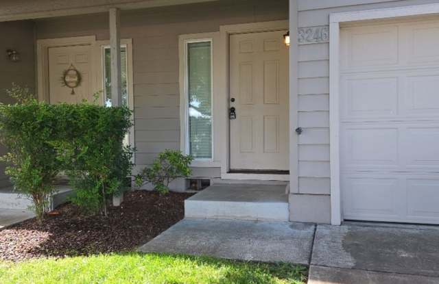 2 Bedroom, 2.5 Bathroom Townhouse in White City photos photos 2 Bedroom, 2.5 Bathroom Townhouse in White City photos photos