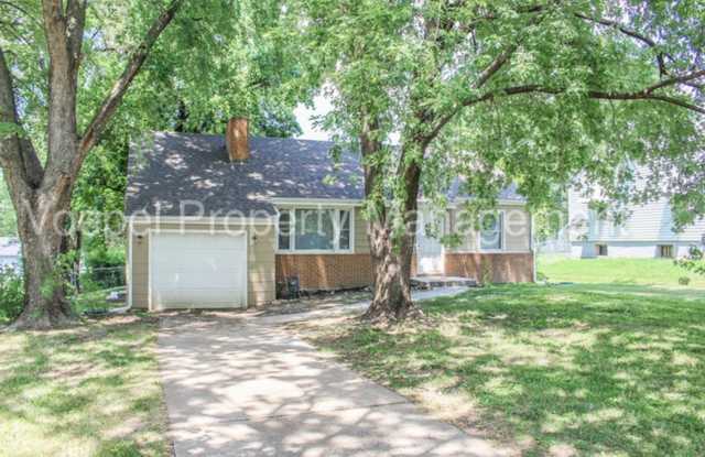 Coming Soon: Spacious 3-Bedroom with Deck, Fireplace  Fenced Yard! $1295.00 photos photos
