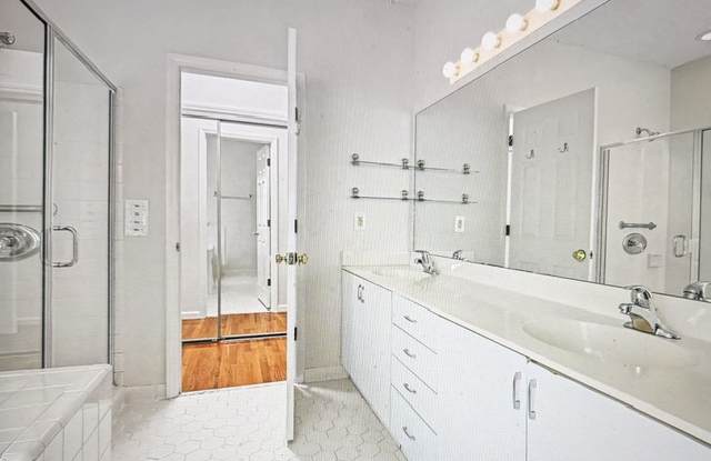 107 Bay Colony Court Gallery 2