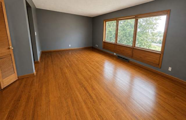 4902 Ruggles Street Gallery 2