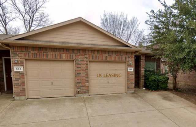 844 Mirabell ct - 844 Mirabell Court, Arlington, TX 76015