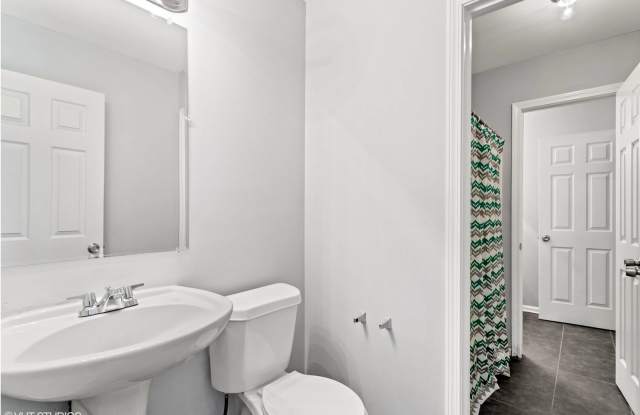 Room in 7 Bedroom Home at 1123 Jones Ave NW Gallery 4