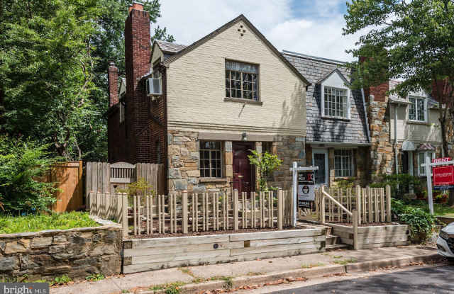 809 CHETWORTH PLACE Gallery 3
