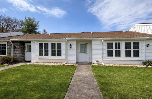 426 Aylesbury Court unit: C photos photos