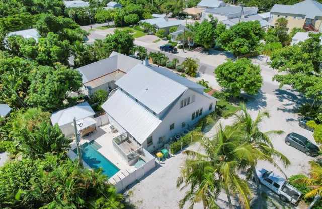 342 PALM Avenue Gallery 2