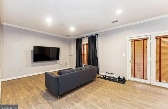 7489 CARRIAGE HILLS Drive Gallery 4