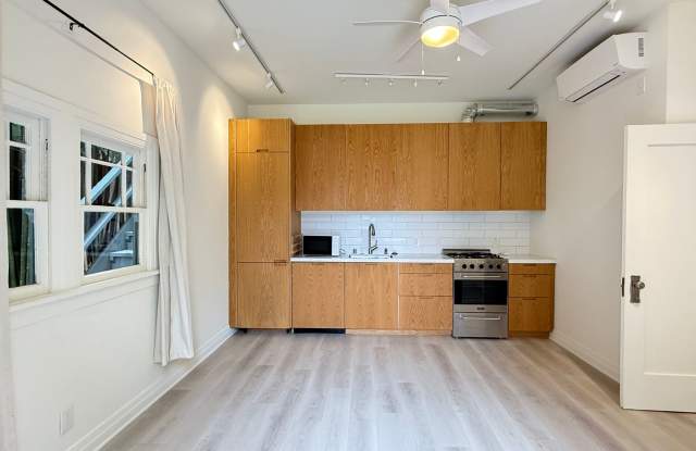 ***Charming One Bedroom in Venice*** - 708 6th Avenue, Los Angeles, CA 90291