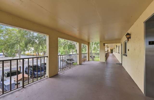 Spacious 2BR/2BA Clearwater Condo with Split Floor Plan Gallery 4