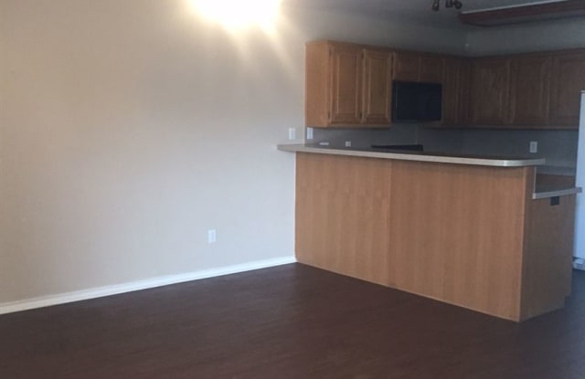 207 W Oak St - 207 West Oak Street, Denton, TX 76201