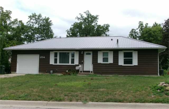 2 bedroom, 1  1/2 bath house photos photos