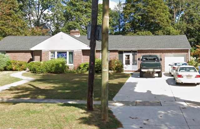 211 UNIVERSITY BOULEVARD photos photos