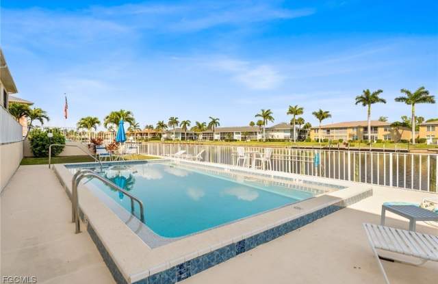 4538 SE 5th Place unit: 3 photos photos