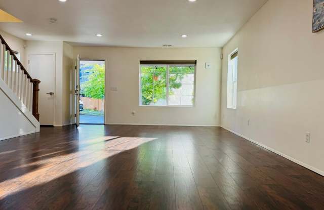 9404 Templeton Avenue Southeast Gallery 4