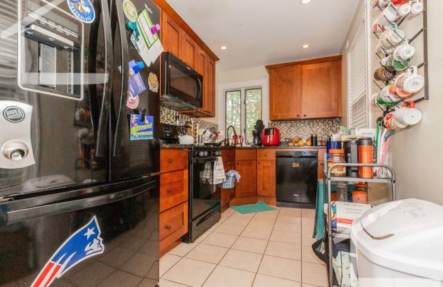 Nicely renovated 4 bed duplex with parking included. photos photos