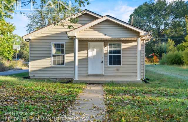 Charming Two Bedroom in the Heart of Clarksville With Hardwood Flooring photos photos Charming Two Bedroom in the Heart of Clarksville With Hardwood Flooring photos photos