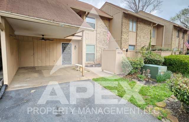 Spacious 3 Bd 2.5 Ba Condo w/Carport in heart of West Knox! photos photos