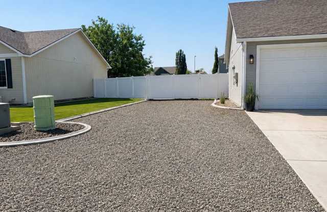 Beautiful 3-Bedroom Home with RV Parking in West Pasco Gallery 3